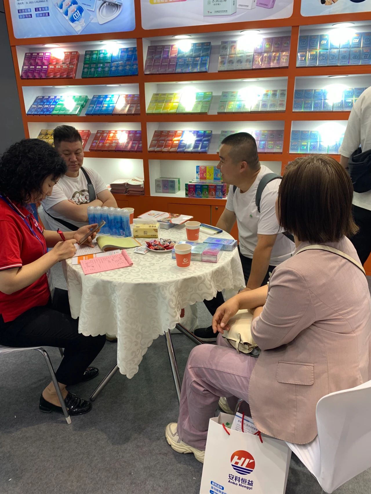 直擊現(xiàn)場上海國藥會(huì)首日盛況，康祥展位熱度持續(xù)飆升7.jpg